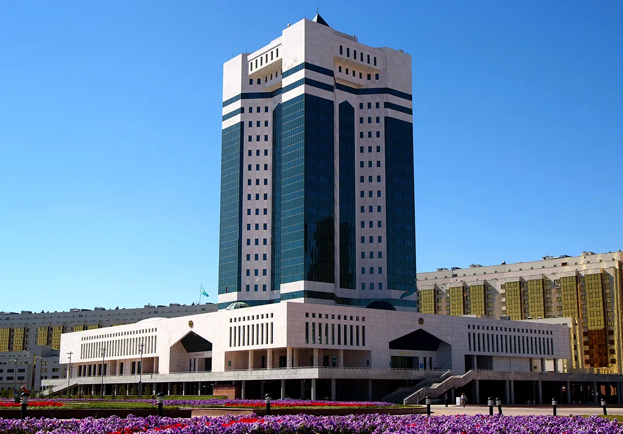 Başbakanlık Binası / Kazakistan