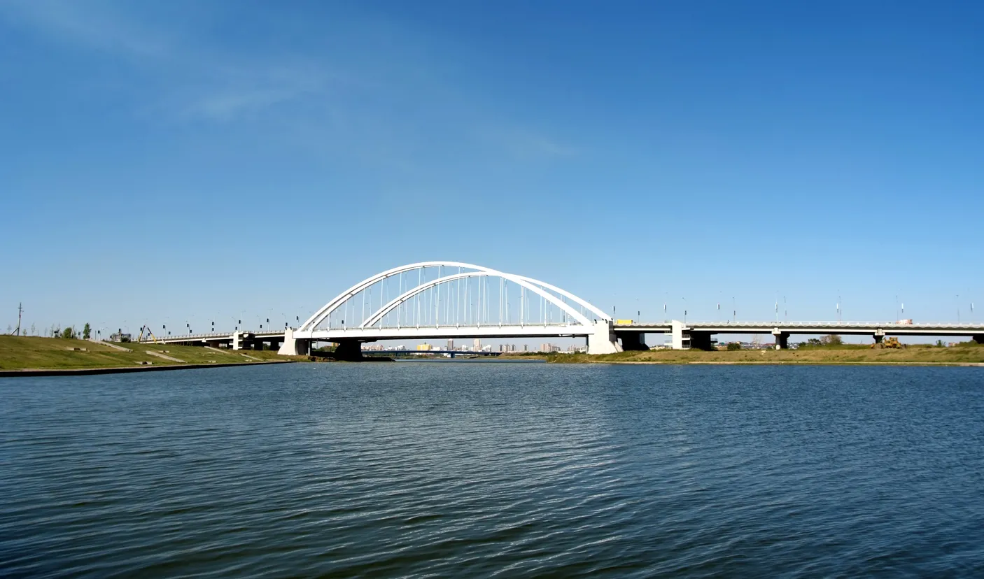 Astana Ishim Nehri Köprüsü ve Yaklaşım Viyadükleri